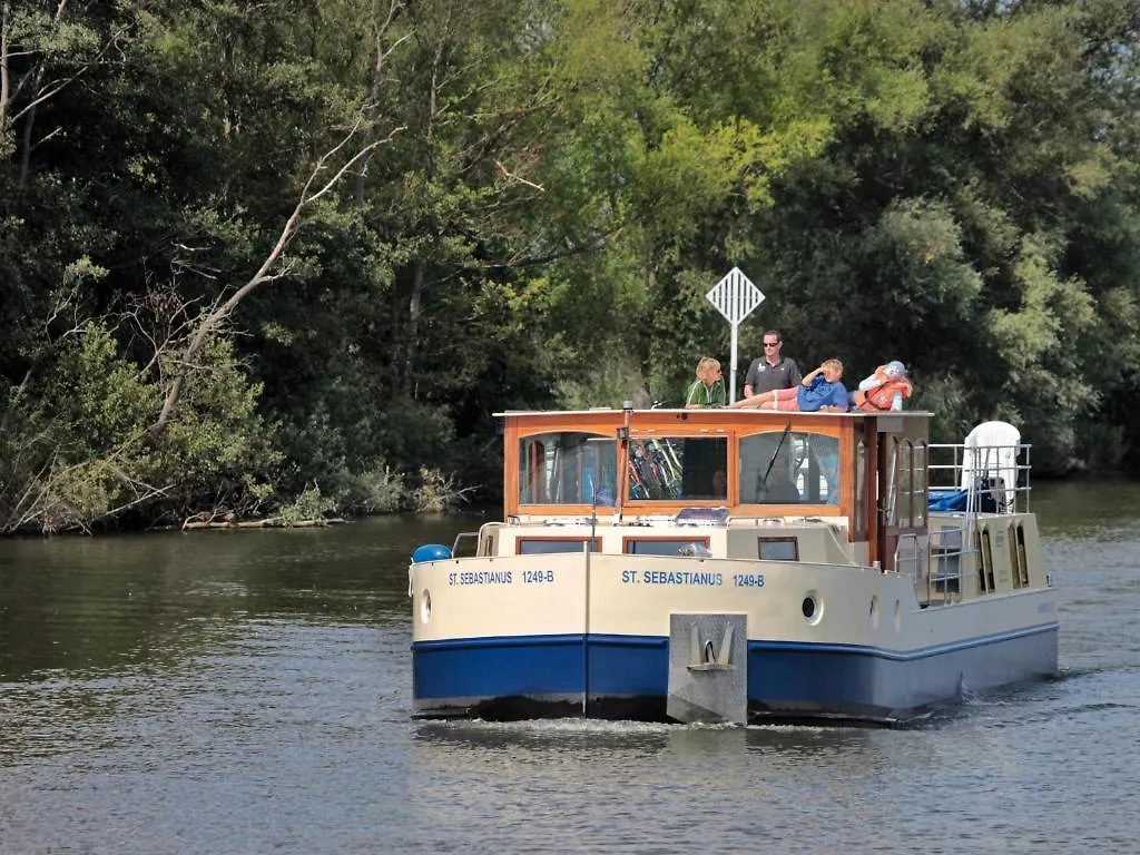 Kuhnle-Tours Bootshaus Zeuthen Hotel 3*,